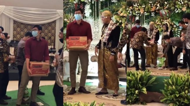 Viral Tamu Kondangan Ramai-ramai Beri Hadiah Sembako ke Pelaminan