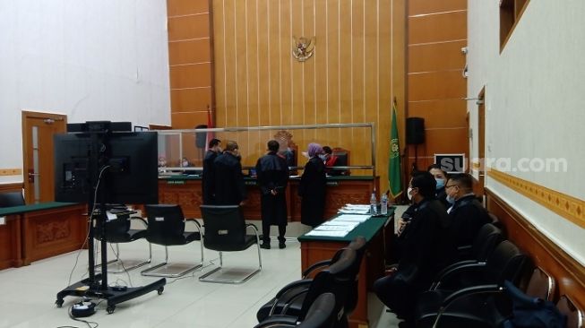 Sidang kasus Joh Kei Cs dengan agenda pembacaan pledoi di PN Jakarta Barat. (Suara.com/Arga)