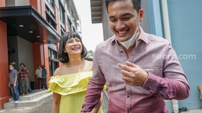 Bawa Foto Baru ke Makam, Tukang Pijat Ungkap Kebaikan Vanessa Angel