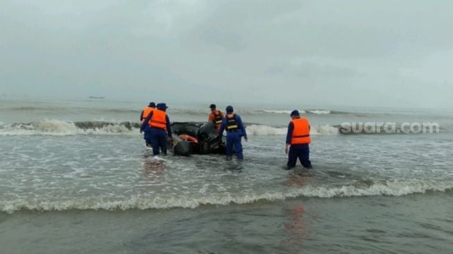 Tenggelam Dihantam Ombak di Perairan Pemalang, 6 ABK Kapal Belum Ditemukan