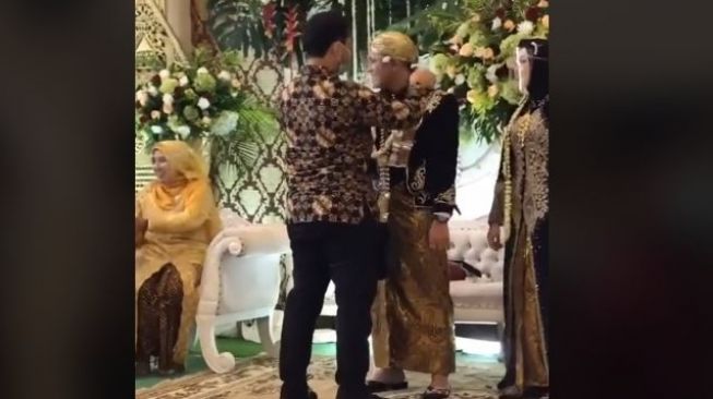 Viral Pengantin Dihadiahi Sembako, Warganet Sebut Kado Sangat Bermanfaat