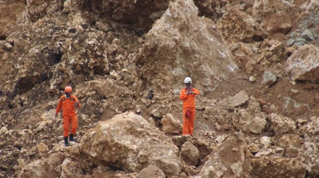 Operasi pencarian dan pertolongan di Desa Mekkatta, Kecamatan Malunda, Kabupaten Majene, Sulawesi Barat / [Foto Basarnas]