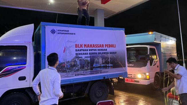 Kemnaker Salurkan Bahan Pangan kepada Korban Gempa Bumi di Sulbar