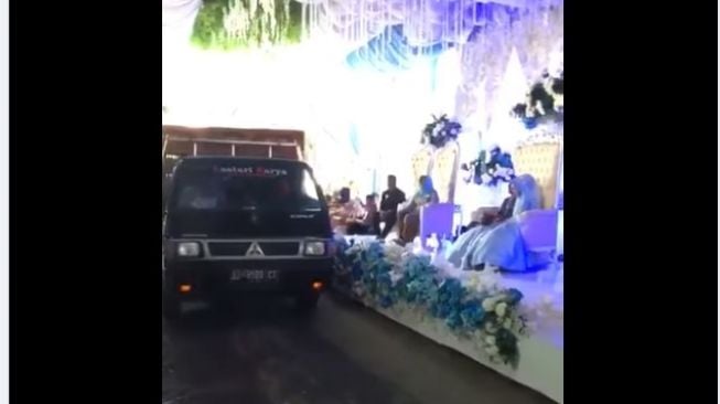 Viral Pesta Pernikahan Geger Gara-gara Mobil Ini, Muatannya Bikin Heboh