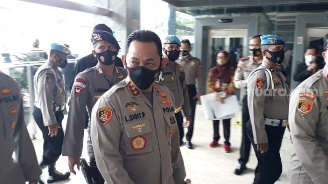 Calon Kapolri Komjen Listyo Sigit Prabowo saat mendatangi gedung DPR RI. (Suara.com/Novian)