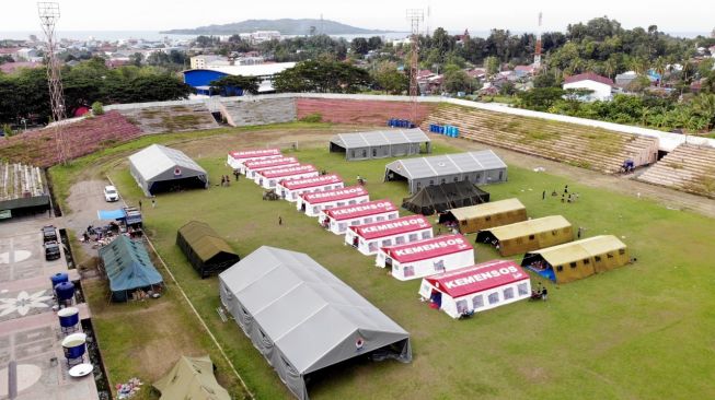 11 Ribu Warga Mamuju Mengungsi ke Stadion Manakarra