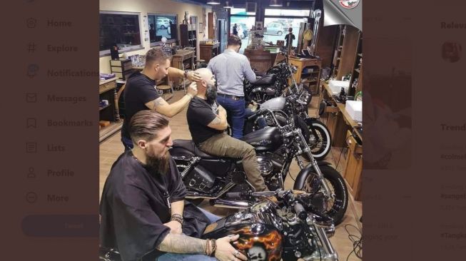 Konsep barbershop yang tampak beda dari yang lain, pakai motor Harley-Davidson (Twitter)