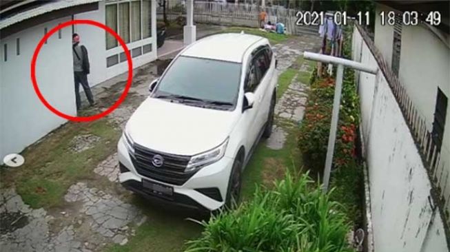 Terekam CCTV, Aksi Pamer Alat Kelamin Depan Kos Terjadi Lagi di Pekanbaru