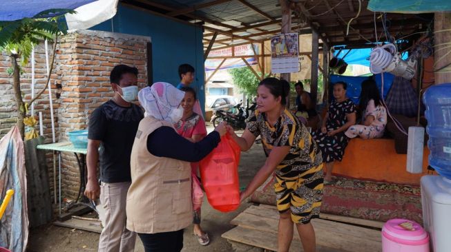 BLK Makassar Buka Dapur Umum untuk Bantu Pengungsi di Sulbar