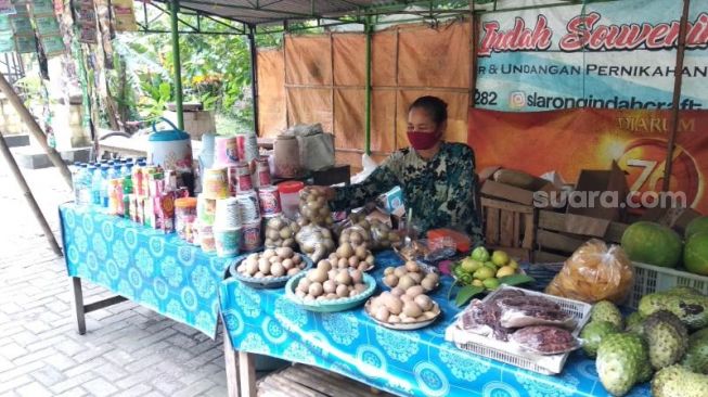 Sepi Pengunjung, Pedagang Goa Selarong Tetap Berjualan demi Bertahan Hidup