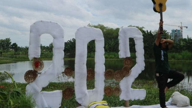 Tambak ikan yang menganggur dimanfaatkan warga Bojonegoro menjadi objek wisata Negeri Atas Air / [Foto suarajatimpost.com]