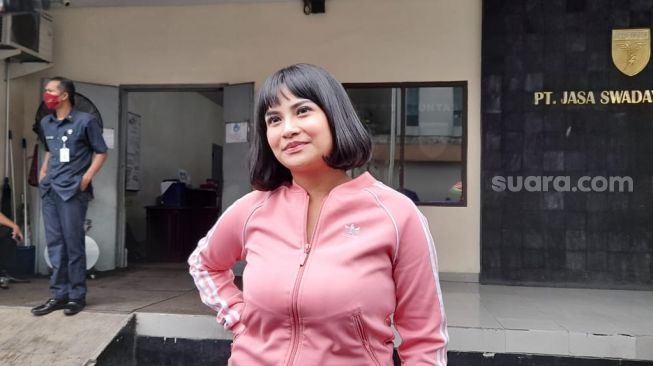 Ogah Benturkan Kepala di Sel, Vanessa Angel Pilih Sibuk Ngaji