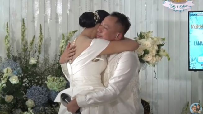 Momen lamaran Vicky Prasetyo dan Kalina Oktarani [YouTube/Dapur Bincang Online]