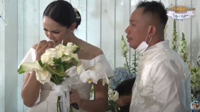 Momen lamaran Vicky Prasetyo dan Kalina Oktarani [YouTube/Dapur Bincang Online]