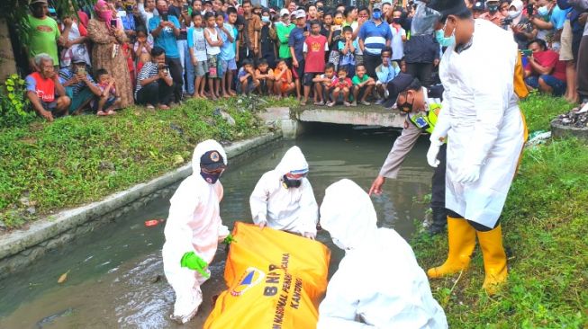 Warga Kedungrejo Tuban Geger Ada Mayat Mengapung di Selokan