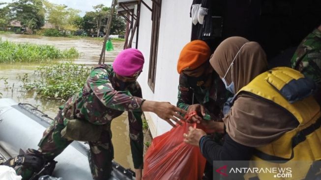 Banjir Kalsel, Marinir Tembus Desa Tajau Landung, Teluk Selong dan Pekauman