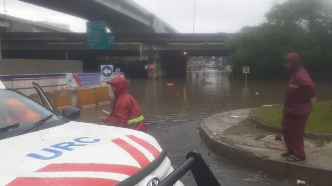 Jalan Raya Kalimalang, Kolong Tol JORR, Kota Bekasi terendam banjir.(Istimewa)