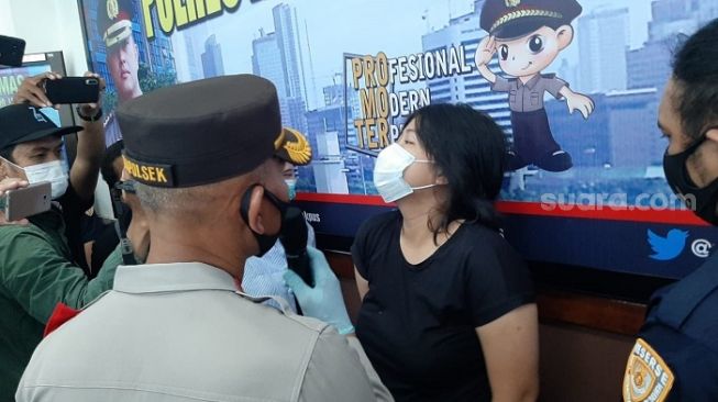 Kasus Mesum Yang Viral Di Halte Smkn 34 Dihentikan Pelaku Gangguan Mental