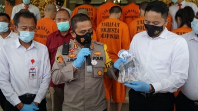 Ilustrasi - Purnawirawan ditangkap Polresta Denpasar gegara simpan senpi ilegal. (Antara/Ayu Khania Pranisitha)