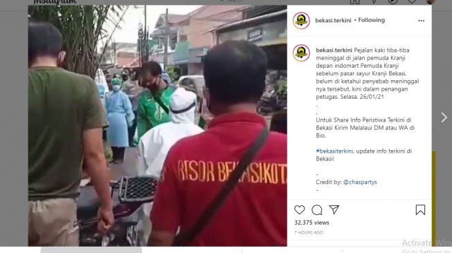 Pejalan kaki meninggal tiba-tiba saat sedang berjalan di Bekasi.(Instagram/@bekasi.terkini)
