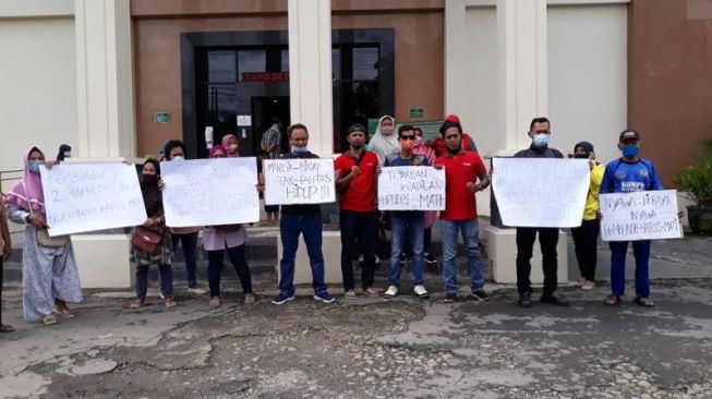 Sidang Tuntutan Pembunuhan Sadis Sekeluarga di Sukoharjo Kembali Ditunda