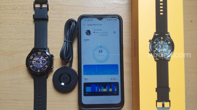 Realme Watch S Pro. [Suara.com/Dicky Prastya]