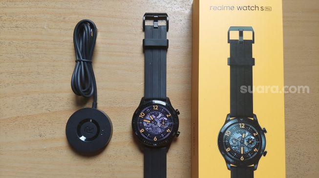 Realme Watch S Pro. [Suara.com/Dicky Prastya]