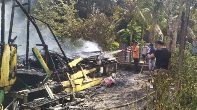 Tak Sadar Rumahnya Dilahap Api, Dua Warga Lingga Tewas Terbakar