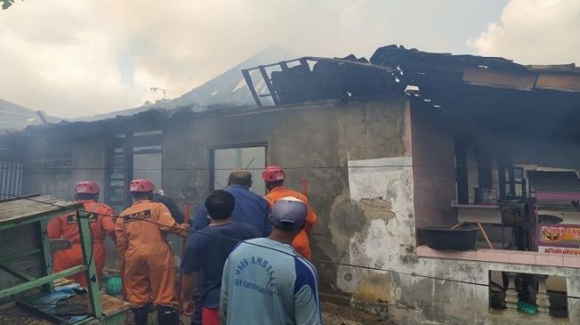 Rumah Kontrakan Bakul Cilok di Karanganyar Hangus Terbakar