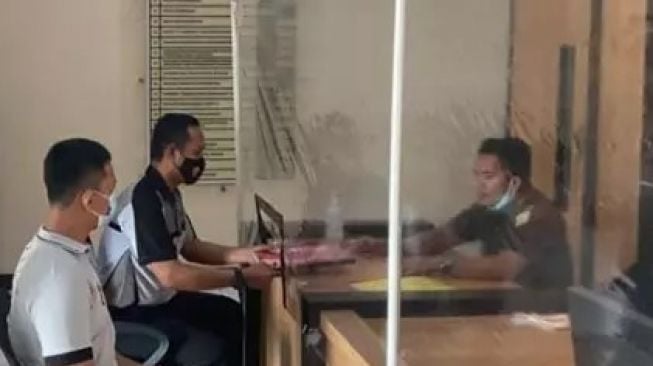 Perempuan Dalam Video Asusila yang Direkam Oknum Polisi Angkat Bicara