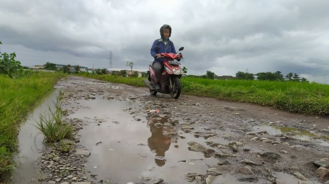 Miris, Selain Jalan Rusak, Kantor Desa Gembor Juga Memprihatinkan