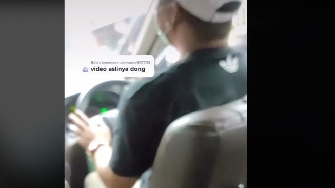 Sopir taksi online yang ternyata merupakan guru dari penumpang yang aik (TikTok)