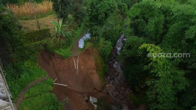 Bikin Merinding! Penyangga Jembatan Sebuah Desa di Boyolali Ambrol