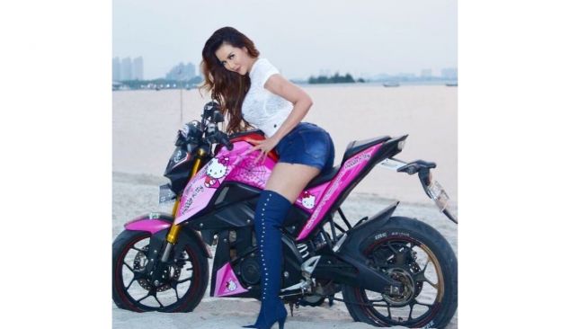 Motor Nita Thalia cukup imut juga ya (Instagram)