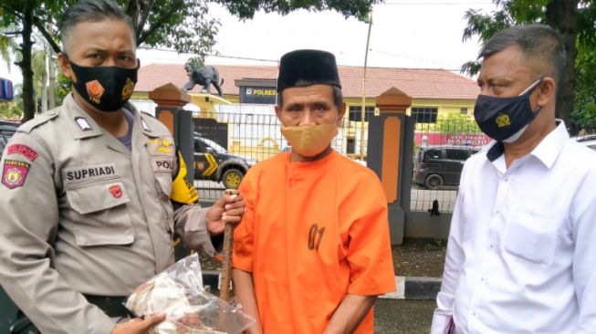 Ditanya soal Warisan, Maning Malah Sikat Adik Iparnya dengan Linggis