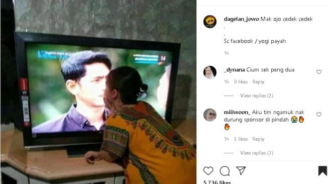 Greget! Emak-emak Nonton Sinetron Favorit, Wajah sampai Nempel di Layar TV