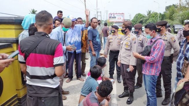 Merasa Dirugikan, Puluhan Angkot Trayek Binjai-Medan Mogok Massal