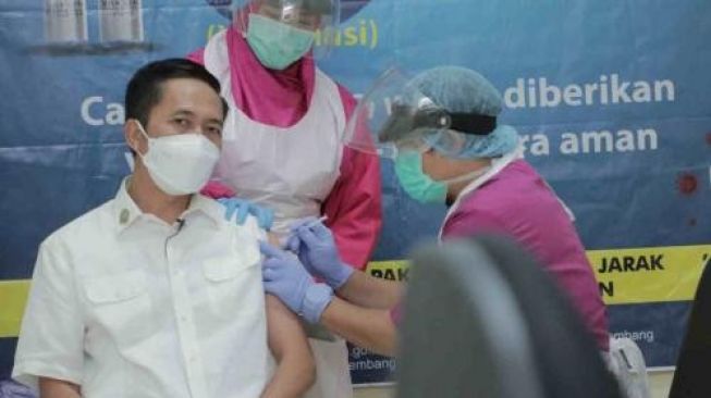 Sekda Ratu Dewa Divaksin