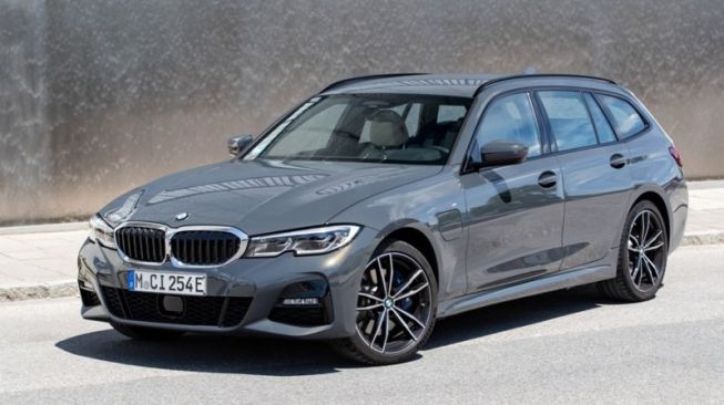 BMW 320E Touring yang mengadopsi mesin elektrifikasi [Dok BMW]