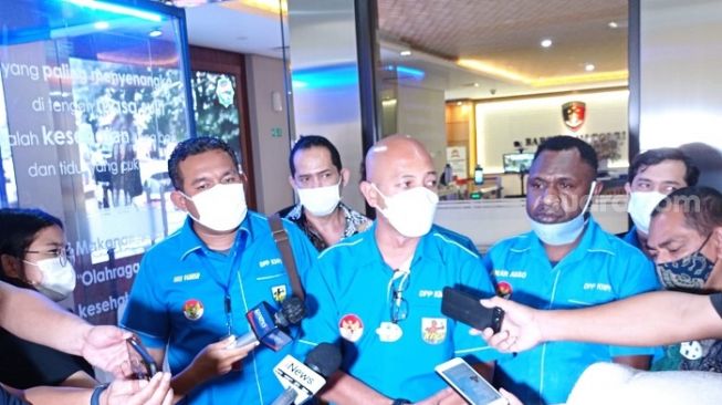 Bukan Islam Arogan, Abu Janda Resmi Dipolisikan Kasus Rasis Natalius Pigai