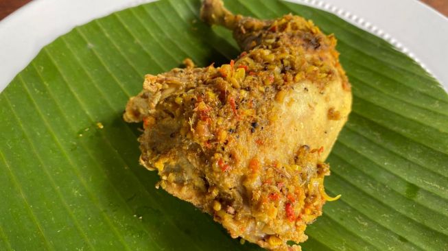 Ayam Betutu (Suara.com/Risna Halidi)