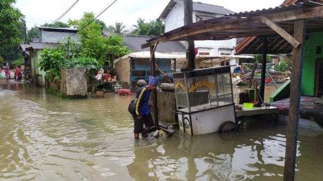 Ratusan Rumah di BTN Sentul Pandeglang Kebanjiran, Sungai Cipunten Meluap