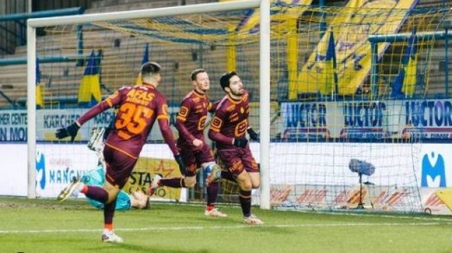 Selebrasi Sandy Walsh usai mencetak gol cepat untuk kemenangan timnya KV Mechelen di Liga Belgia. (Instagram/kvmechelen)