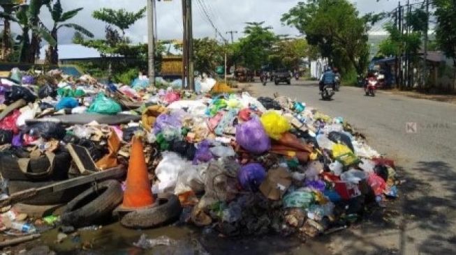 Banjir Surut, Tumpukan Sampah 'Hiasi' Sudut Kota Banjarmasin