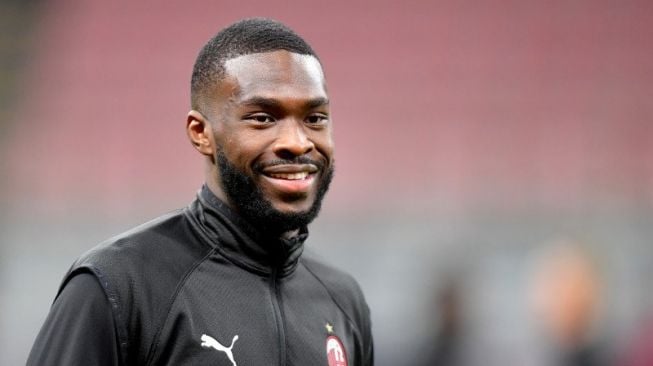 Bek AC Milan Fikayo Tomori sebelum pertandingan Liga ITalia melawan Atalanta di Stadion Giuseppe Meazza, Milan, 23 Januari 2021. (ANTARA/REUTERS/DANIELE MASCOLO)