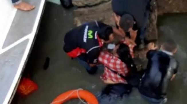 Kecelakaan di Pelabuhan Tanjunguban, 6 Orang Jatuh ke Laut