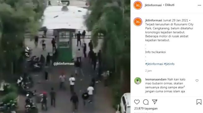 Postingan video viral kericuhan di Rusunami City Park Cengkareng, Jakarta Barat, Jumat (29/1/2021). [Instagram@jktinformasi]