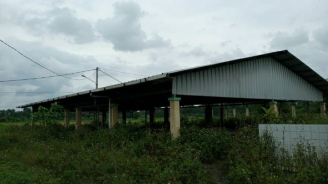 Penuh Rumput dan Coretan Dinding, Penampakan Pasar Kopo Angker