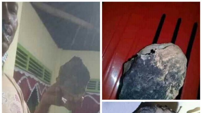 batu diduga meteor timpa rumah warga di Lampung Tengah [Facebook Mas Pri]