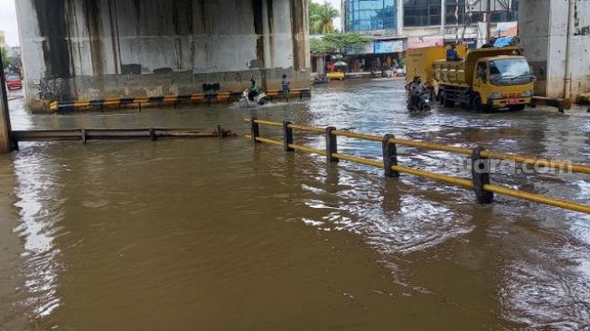 Air Sungai Meluap, Underpass Taman Cibodas Tangerang Banjir